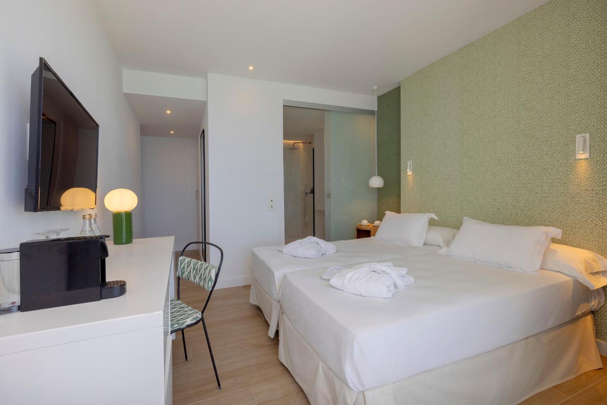 Premium Twin Room Sea View with Balcony